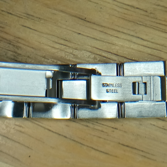 X Hamilton Ladies Quartz watch Textured black dial Curved Cut Crystal Silver . - Picture 12 of 13